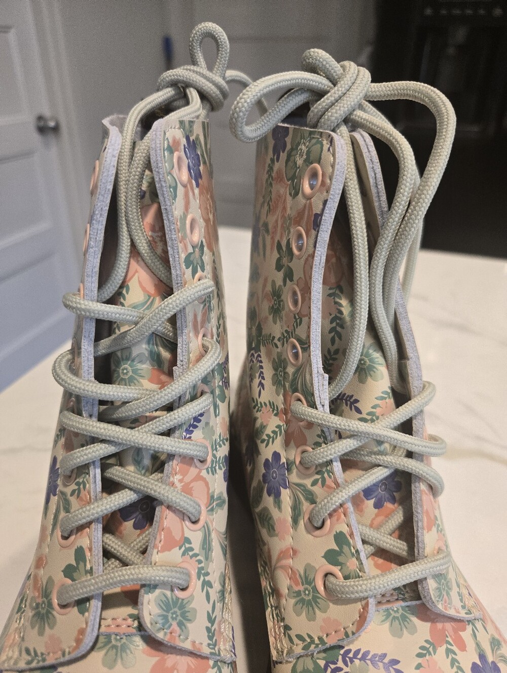NEW! Dr Martens CLOUD CREAM Floral Pastel GENIX NAPPA Boots. Size 8 MAKE OFFER!! - Picture 4 of 12